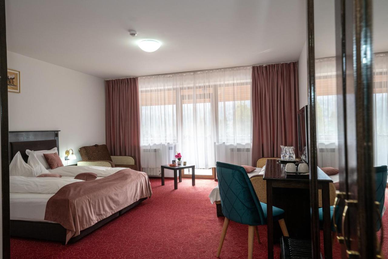 Hotel Cumpatu Sinaia Zewnętrze zdjęcie